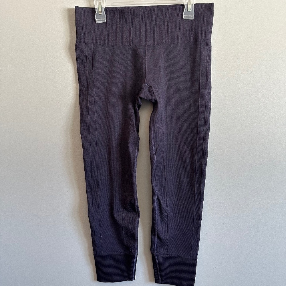 In The Flow Lululemon Burgundy Leggings Crop Women's Size 10 - 12?